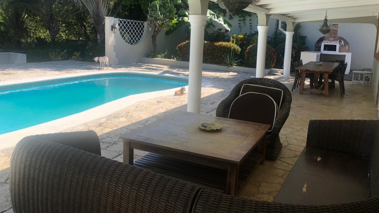 Villa for sale just 3 minutes from the beach